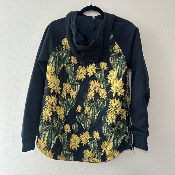 SAGA Quilted Hoodie Jacket | Women’s Small | Black Floral Print - Picture 6 of 9